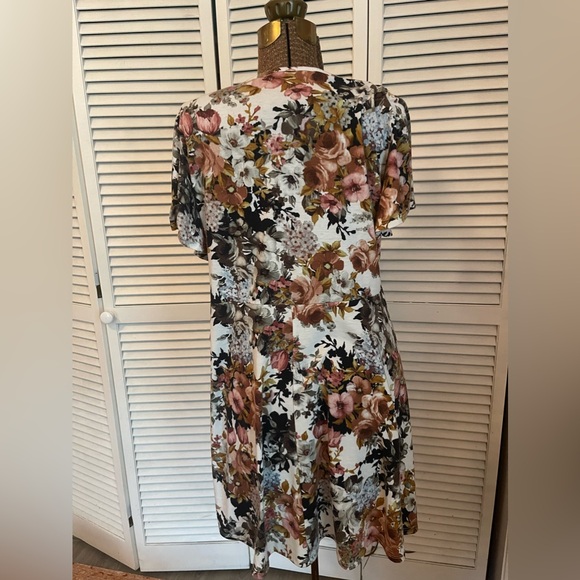 Dress - Picture 5 of 6